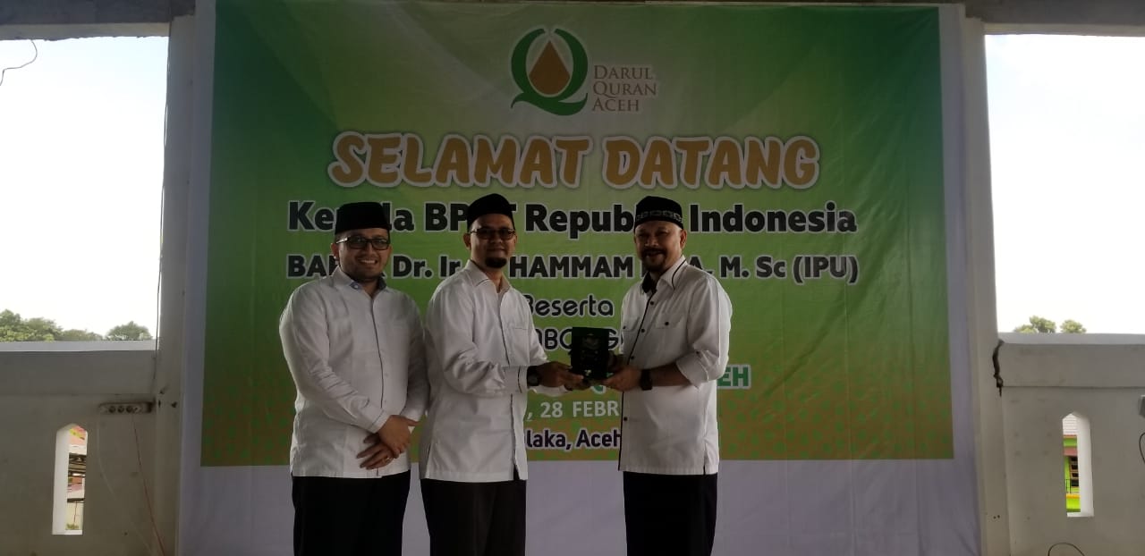 Kunjungi Dayah Darul Quran Aceh, Kepala BPPT Akan Sumbang Alat Penyulingan Air Modern